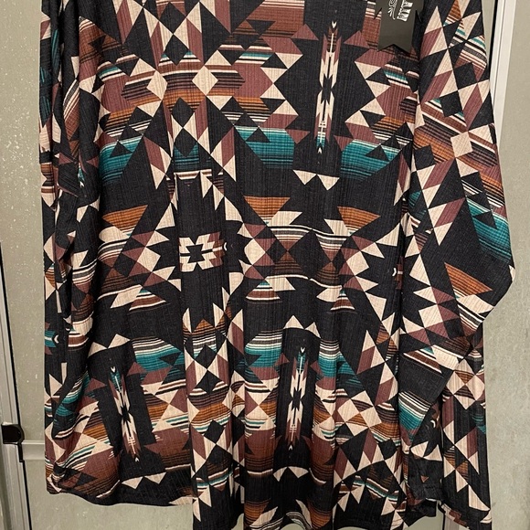 Geometric Patterned Women's Top - Picture 2 of 3